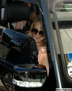 Nicole Richie feet photo thumbnail