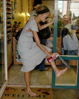 Nicole Richie feet photo thumbnail