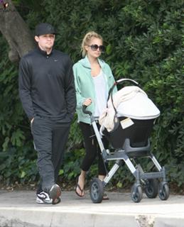 Nicole Richie feet photo thumbnail