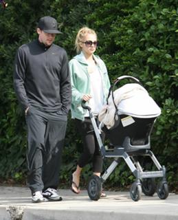 Nicole Richie feet photo thumbnail