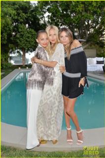Nicole Richie feet photo thumbnail