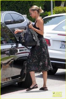 Nicole Richie feet photo thumbnail