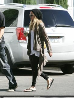 Nicole Richie feet photo thumbnail
