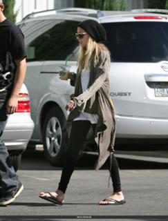 Nicole Richie feet photo thumbnail