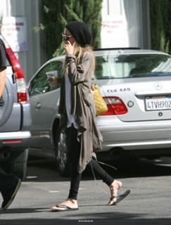 Nicole Richie feet photo thumbnail
