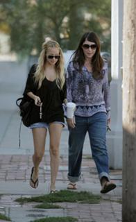 Nicole Richie feet photo thumbnail