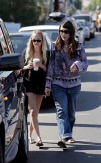 Nicole Richie feet photo thumbnail