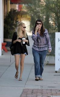 Nicole Richie feet photo thumbnail