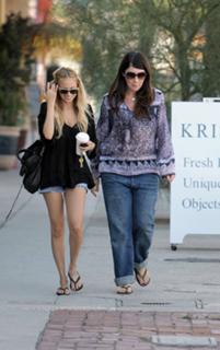 Nicole Richie feet photo thumbnail
