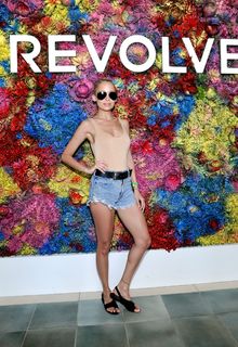 Nicole Richie feet photo thumbnail
