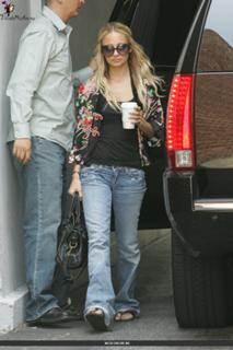 Nicole Richie feet photo thumbnail