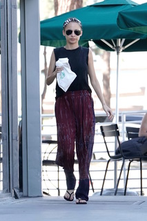Nicole Richie feet photo thumbnail