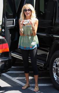 Nicole Richie feet photo thumbnail