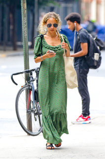 Nicole Richie feet photo thumbnail