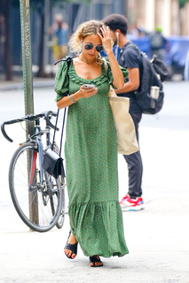 Nicole Richie feet photo thumbnail