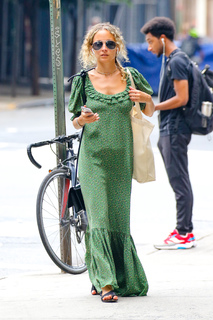 Nicole Richie feet photo thumbnail
