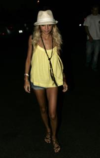 Nicole Richie feet photo thumbnail