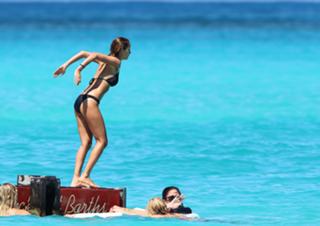 Nicole Richie feet photo thumbnail