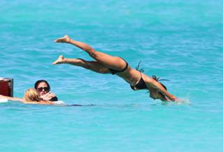 Nicole Richie feet photo thumbnail