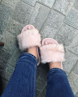 Nicole Saba feet photo thumbnail