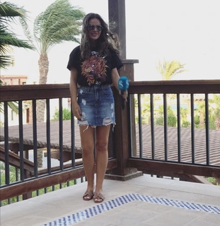 Nicole Saba feet photo thumbnail