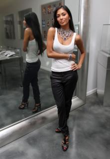 Nicole Scherzinger feet photo thumbnail