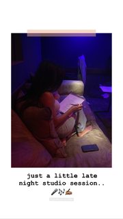 Nicole Scherzinger feet photo thumbnail