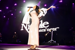 Nicole Scherzinger feet photo thumbnail
