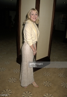 Nicole Sullivan feet photo thumbnail