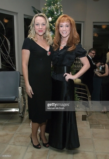 Nicole Sullivan feet photo thumbnail