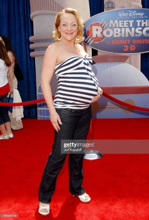Nicole Sullivan feet photo thumbnail