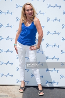 Nicole Sullivan feet photo thumbnail