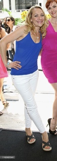 Nicole Sullivan feet photo thumbnail