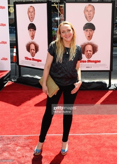 Nicole Sullivan feet photo thumbnail