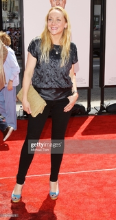 Nicole Sullivan feet photo thumbnail