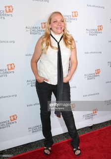 Nicole Sullivan feet photo thumbnail