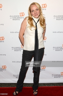 Nicole Sullivan feet photo thumbnail
