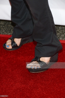 Nicole Sullivan feet photo thumbnail