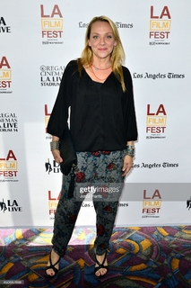 Nicole Sullivan feet photo thumbnail