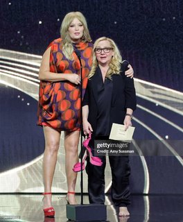 Nicole Sullivan feet photo thumbnail