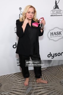 Nicole Sullivan feet photo thumbnail