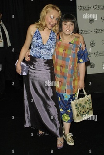 Nicole Sullivan feet photo thumbnail