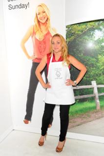 Nicole Sullivan feet photo thumbnail