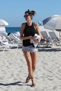 Nicole Trunfio feet photo 3