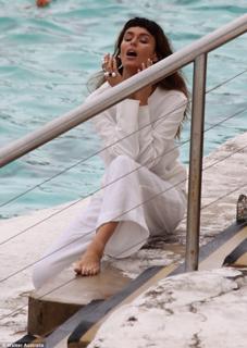 Nicole Trunfio feet photo 11