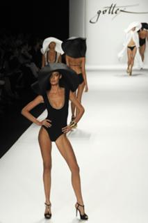 Nicole Trunfio feet photo 5