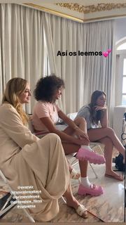 Nicole Wallace feet photo thumbnail