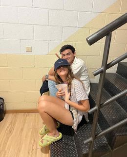 Nicole Wallace feet photo thumbnail