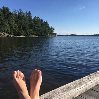 Nicole de Boer feet photo thumbnail