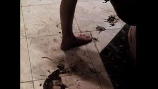 Nicole de Boer feet photo thumbnail